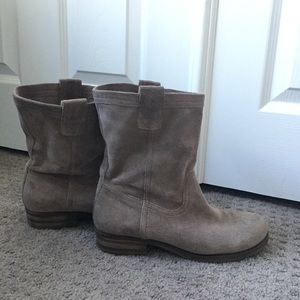 Short suede brown boots